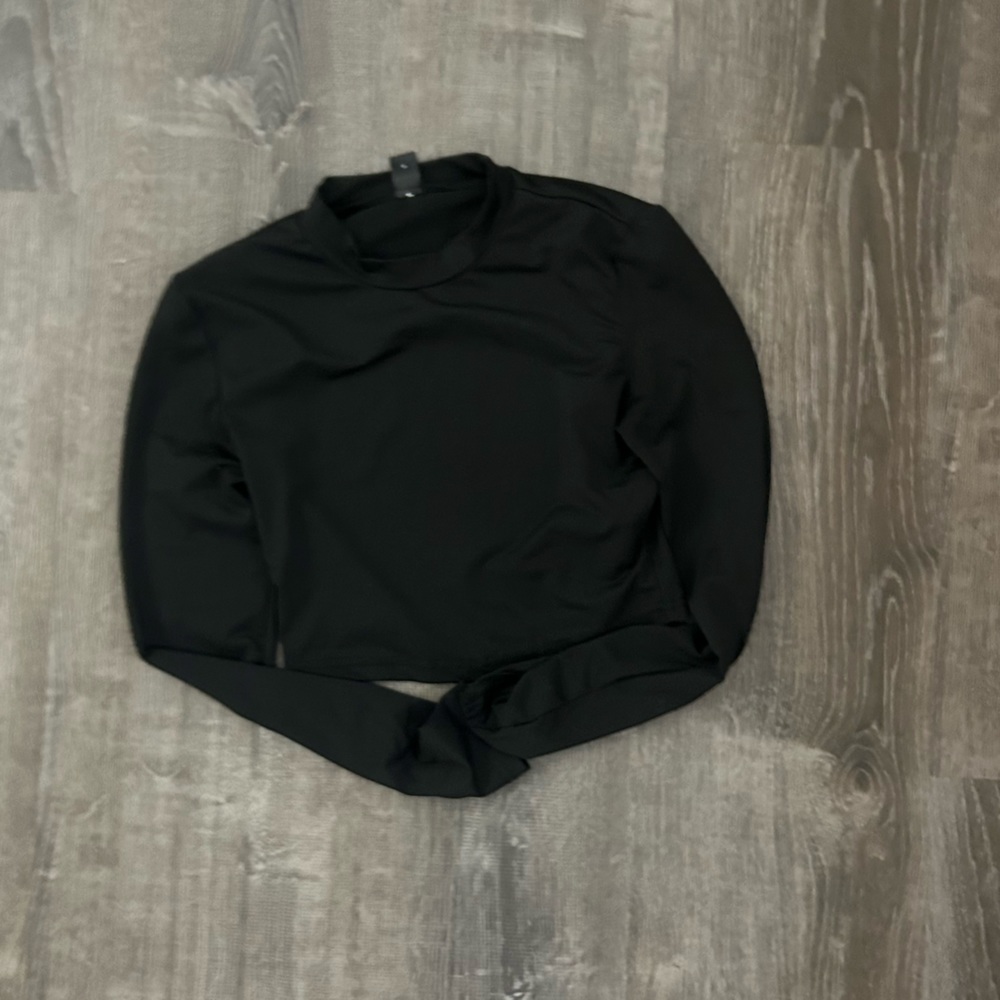 2 cropped long sleeves